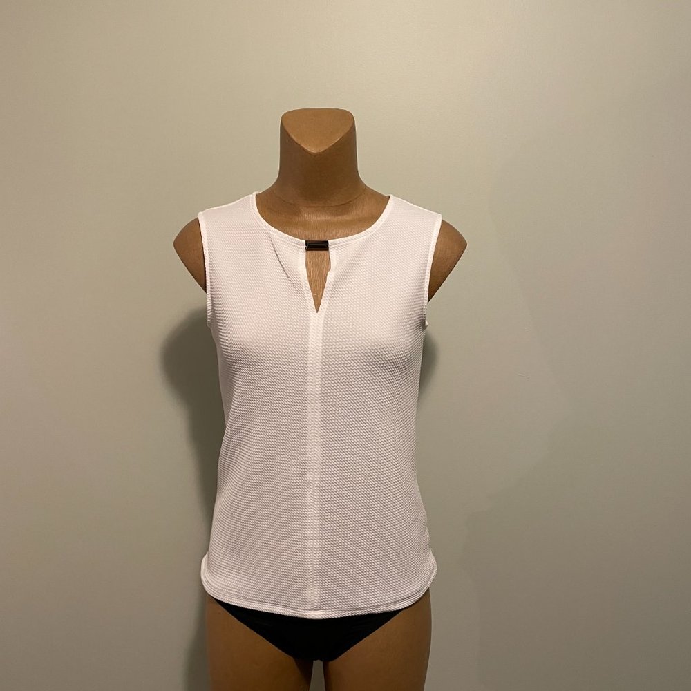Magazine - white top - size medium